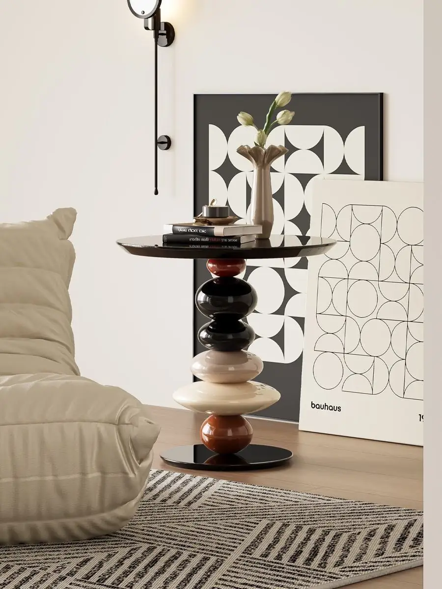 Front silhouette of the stacked-volume side table